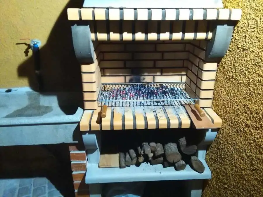 Barbacoa de obra en casa rural Arroyo Milano